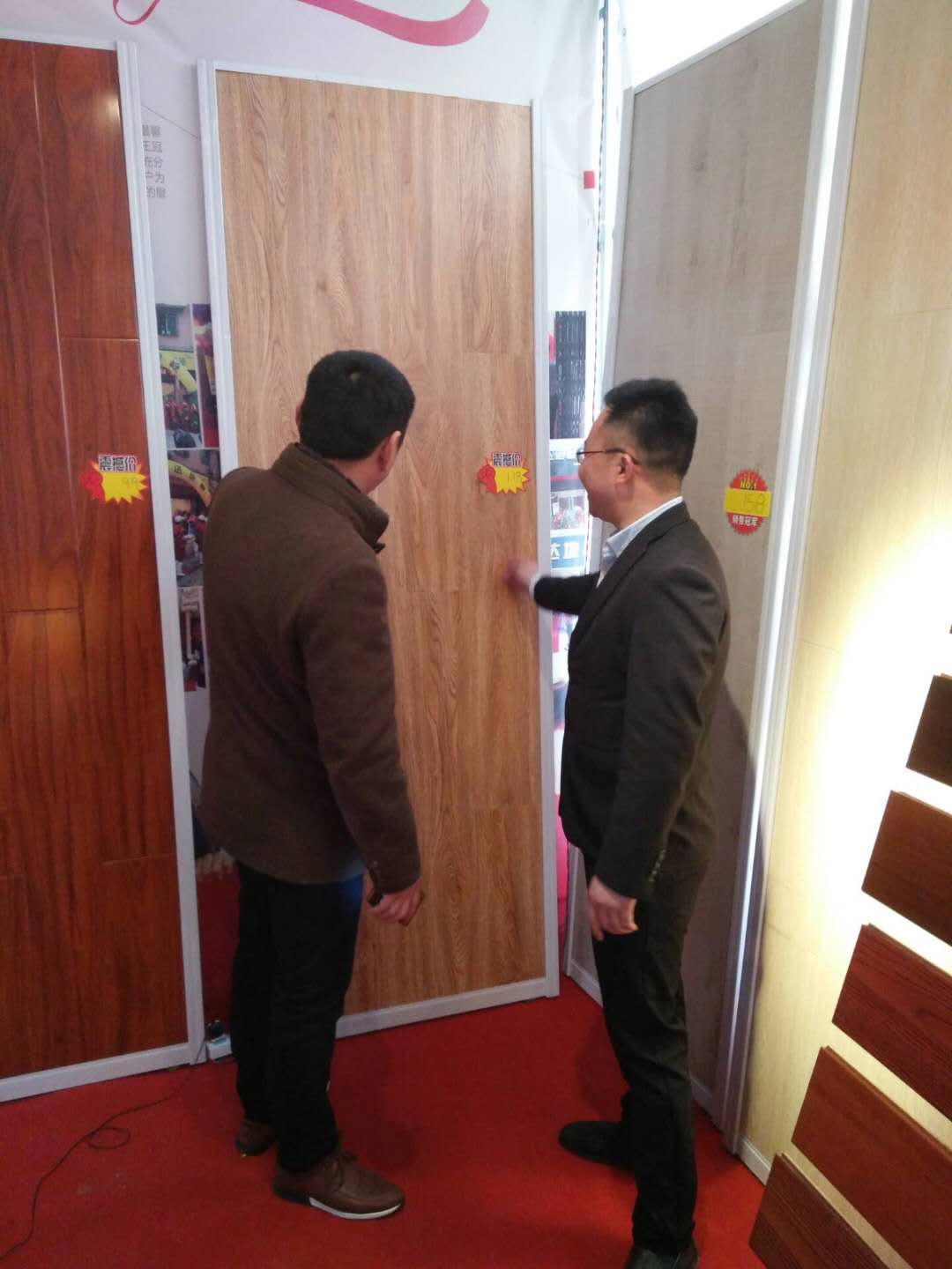 品牌營銷|榮事達地板經(jīng)銷商不靠扶持靠實干，活動進行中