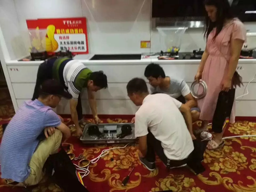 2018太太樂廚衛(wèi)電器衡陽區(qū)域財(cái)富盛宴現(xiàn)場(chǎng)簽約15位新客戶