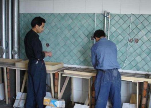 來(lái)給大家介紹磚砌櫥柜貼瓷磚的問(wèn)題
