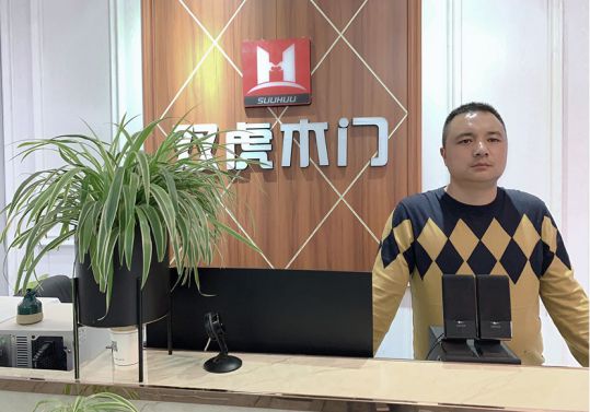 品牌人物|雙虎木門經(jīng)銷商查總：品質(zhì)為根，把握時機，積極配合