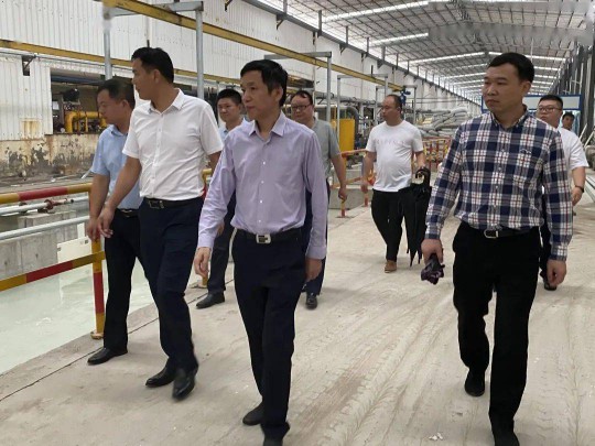 羅曼企業(yè)第二生產(chǎn)基地高坑生產(chǎn)基地二號線窯爐順利出磚