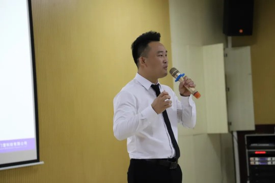 億合門(mén)窗從“新”出發(fā)，成功舉辦新一屆新商訓(xùn)練營(yíng)