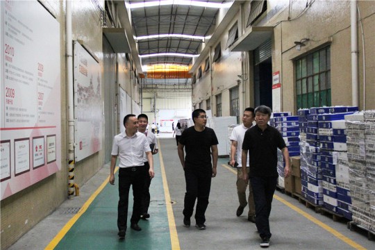中國五金制品協會、中國日用五金技術開發中心領導蒞臨櫻花智能鎖考察